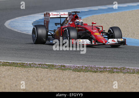 Jerez, Espagne. 4 Février, 2015. KIMI RAIKKONEN de Finlande et la Scuderia Ferrari durs au cours de la Formule 1 2015 essais pré-saison au circuit de Jerez à Jerez de la Frontera, Espagne. Credit : James/Gasperotti ZUMA Wire/Alamy Live News Banque D'Images