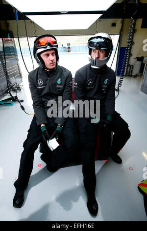 Jerez, Espagne. 4 Février, 2015. Sport Automobile : Championnat du Monde de Formule 1 de la FIA 2015, Test à Jerez, Mercedes GP, mécanicien : dpa Crédit photo alliance/Alamy Live News Banque D'Images