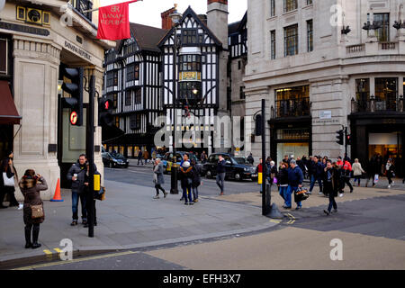 La liberté est un magasin sur la rue Regent, basé à l'extrémité ouest du quartier commercial du centre de Londres. Banque D'Images