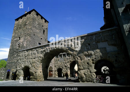 Italie, Val d'Aoste, Aoste, Porta Pretoria porte romaine Banque D'Images