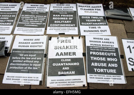 Londres, Royaume-Uni. 4 février 2015 - Des militants de la campagne Save Shaker Aamer qui protestaient devant Westminster aujourd'hui demande au gouvernement britannique d'obtenir la libération immédiate de Shaker et retour à la France. Demander à des militants de London à les rejoindre à la Saint-valentin Mars à Downing Street la semaine prochaine pour marquer 13 années d'emprisonnement du shaker dans le camp de détention de Guantanamo Bay. Credit : Subvention Vélaires/ZUMA/ZUMAPRESS.com/Alamy fil Live News Banque D'Images