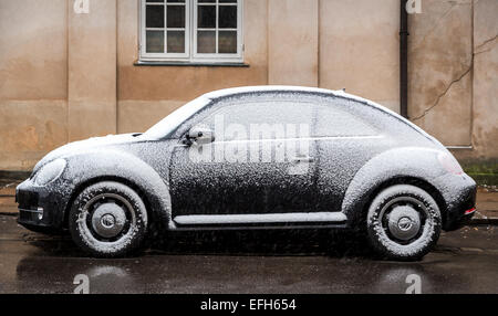 Une New Beetle couvertes de neige, Copenhague, Danemark Banque D'Images