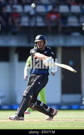 Napier, Nouvelle-Zélande. 06Th Feb 2015. Ross Taylor. Un jour de l'ANZ série international de cricket. Match 2 entre la Nouvelle-Zélande chapeau noir et le Pakistan au McLean Park de Napier, Nouvelle-Zélande. © Plus Sport Action/Alamy Live News Banque D'Images