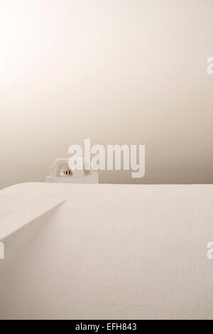 Santorin, Grèce. 2 Février, 2015. GR : Une poussière africains passés par toute la Grèce, et couverts de Santorin sur le Lundi 2 février 2015, créant une mauvaise visibilité et des conditions de respiration suffocante Konstantina Sidiropoulou/Alamy Live News Banque D'Images