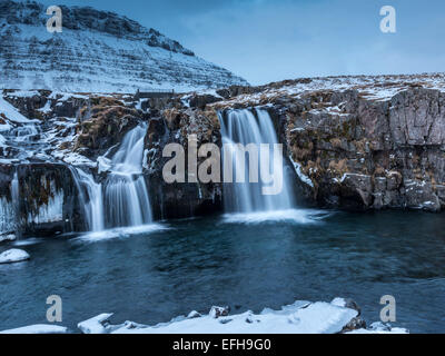 Kirkjufellsa et Cascade Kirkjufell, dans l'ouest de l'Islande Banque D'Images