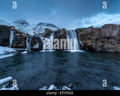 Kirkjufellsa et Cascade Kirkjufell, dans l'ouest de l'Islande Banque D'Images