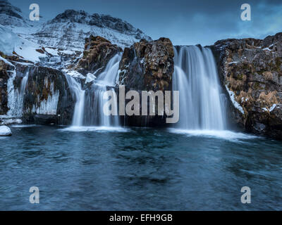 Kirkjufellsa et Cascade Kirkjufell, dans l'ouest de l'Islande Banque D'Images