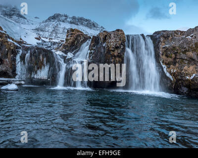 Kirkjufellsa et Cascade Kirkjufell, dans l'ouest de l'Islande Banque D'Images