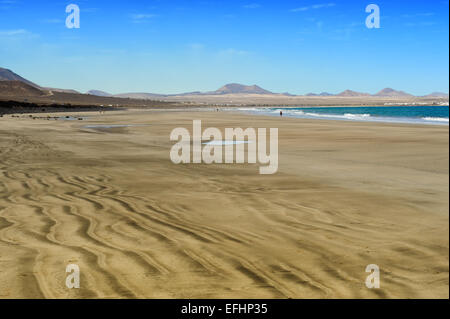 Côte de la plage de Famara, Lanzarote, îles Canaries, Espagne Banque D'Images