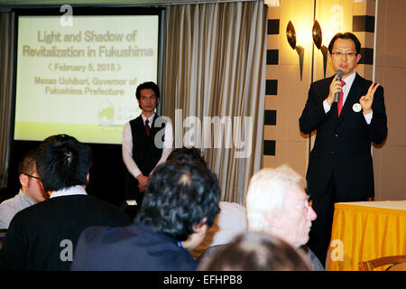 Masao Uchibori, Février 5, 2015, Tokyo, Japon : Masao Uchibori, Gouverneur de la préfecture de Fukushima, s'exprime sur les progrès accomplis par le programme de revitalisation économique depuis la catastrophe nucléaire et le tsunami de 2011 au Club des correspondants étrangers du Japon. Uchibori a souligné que les projets prioritaires ont été la reconstruction de villes, la promotion de la santé des citoyens et l'agriculture, de la pêche et de la technologie. L'un des objectifs de la centrale de Fukushima est de couvrir 100  % de sa demande d'énergie par les énergies renouvelables d'ici 2040. Il travaille en collaboration avec l'État de Rhénanie (Nordhein-Westfallen) de l'État Banque D'Images