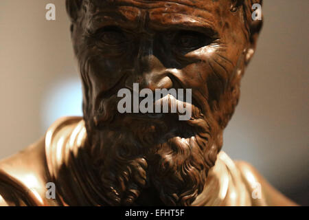 Un buste de Michel-ange par Daniele da Volterra, à Bonn, en Allemagne, le 5 février 2015, lors de l'exposition 'Der Goettliche - Hommage un Michelangelo' qui se déroule du 6 février au 25 mai 2015. PHOTO : OLIVER BERG/dpa Banque D'Images