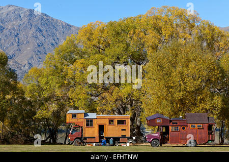 Maison en bois camions à Lake Hayes, autre façon de la vie, lac Hayes, Otago, île du Sud, Nouvelle-Zélande Banque D'Images