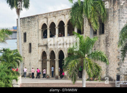 SANTO DOMINGO, RÉPUBLIQUE DOMINICAINE. L'influence maure Alcazar de Colon, construit par le fils de Diego Colomb sur la Plaza Espana. Banque D'Images