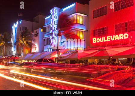 Ocean Drive la nuit à l'hôtel design colonie, quartier Art déco, South Beach, Miami, Floride, USA Banque D'Images
