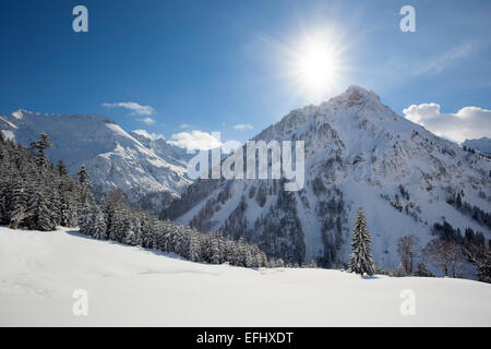 Paysage d'hiver à Tal Hintersteiner, près de Bad Hindelang, vue de Giebel, Allgaeu, Bavaria, Germany Banque D'Images