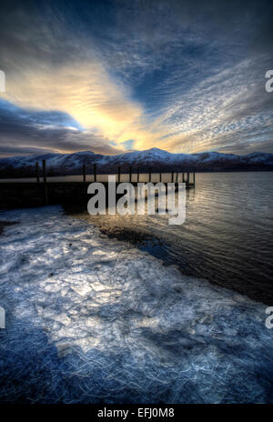 Coucher de soleil sur Derwentwater, Ashness landing stage, English Lake District,. Banque D'Images