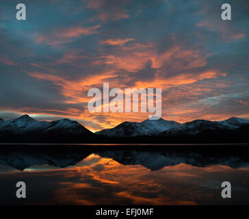 Coucher de soleil sur Causey Pike et Derwentwater, English Lake District,. Banque D'Images