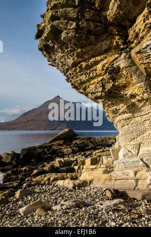 La vue depuis Elgol sur le Loch Scavaig au Cuillin Hills, Skye, Scotland Banque D'Images