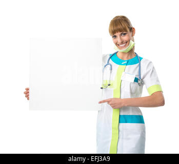 Belle jeune femme médecin showing blank board Banque D'Images