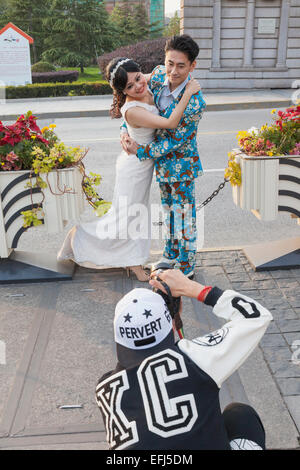 La Chine, Shanghai, le Bund, Wedding Couple photographié Banque D'Images