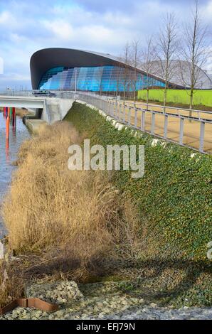 Le Centre aquatique conçu par Zaha Hadid, au Queen Elizabeth Olympic Park, Stratford, London, England, UK Banque D'Images