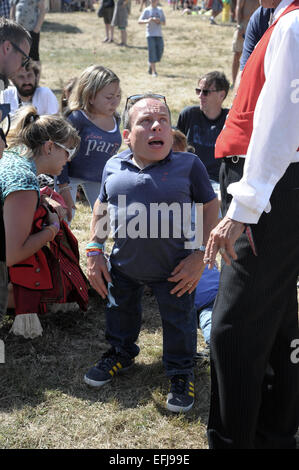 Warwick Davies et sa famille sa première visite au Camp Bestival 2014 comprend : Warwick Davies où : Dorset, Royaume-Uni Quand : 30 juillet 2014 Banque D'Images