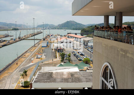 Blocage de Gatun dans le canal de Panama avant décembre 1999 United States retourné la souveraineté au Panama. Les écluses du Canal de Panama est une lo Banque D'Images