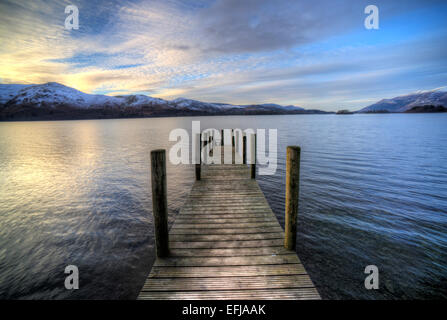 Coucher de soleil sur Derwentwater, Ashness landing stage, English Lake District,. Banque D'Images