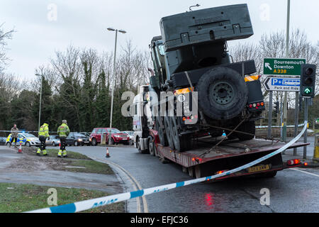 Salisbury, Wiltshire, Royaume-Uni. 5 Février, 2015. 40 transporter 40 tonnes transportant une tonne grue armée provoque le chaos à l'heure de pointe quand la grue se glisse à l'arrière du camion sur les effets indésirables de crédit carrossage : Paul Chambers/Alamy Live News Banque D'Images