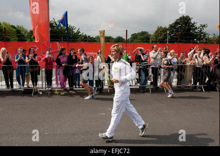 La torche olympique viennent à Gravesend le 20 juillet 2012. Il a visité le gourou Nanak Gurwara à Gravesend où elle a été adoptée à partir d'un Banque D'Images