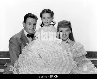 TOM DRAKE, Margaret O'BRIEN, Judy Garland, MEET ME IN ST. LOUIS, 1944 Banque D'Images