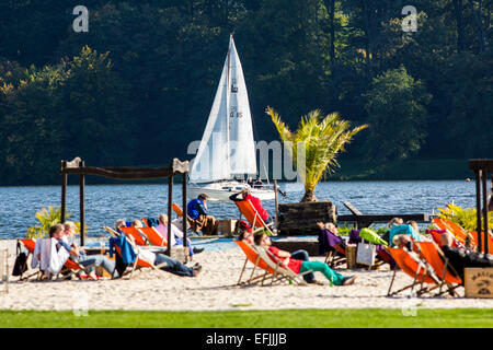 Plage à bord d'Essen, ancien Baldeneysee lido, 65000 m² zone de loisirs avec une plage de sable, rivière Ruhr, Essen, Allemagne, Banque D'Images