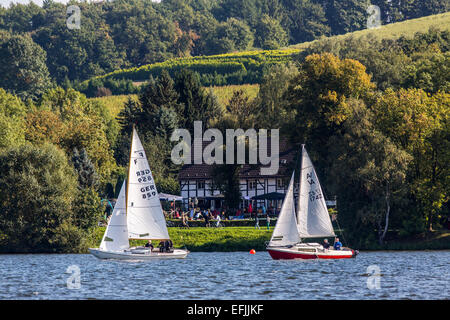 Bateaux à voile sur le lac Baldeneysee', 'rivière Ruhr, régate, voile boat race, Essen, Allemagne, Banque D'Images