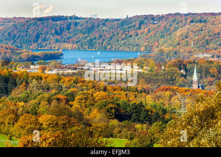 Vue sur le lac Baldeneysee', 'à l'automne, la rivière Ruhr, Essen, Allemagne, Banque D'Images