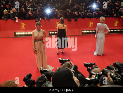 Berlin, Allemagne. 05 févr., 2015. L'actrice autrichienne Franziska Weisz arrive pour le gala d'ouverture du 65e Festival du Film de Berlin et l'avant-première de "Personne ne veut la nuit' à Berlin, Allemagne, 05 février 2015. Le film est présenté hors compétition à la Berlinale, qui se déroulera du 05 au 15 février 2015. PHOTO : JOERG CARSTENSEN/dpa/Alamy Live News Banque D'Images