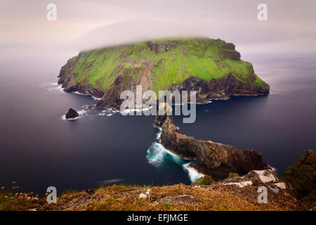 L'île de Soay, vu de l'Cambir sur Hirta, dans l'archipel isolé de St Kilda, en Écosse. Banque D'Images