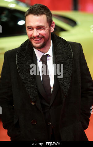 Berlin, Allemagne. 5e Février, 2015. L'acteur James Franco pose pour des photos sur le tapis rouge avant la cérémonie d'ouverture à la 65e Berlinale Festival International du Film de Berlin, Allemagne, le 5 février 2015. Credit : Zhang Fan/Xinhua/Alamy Live News Banque D'Images