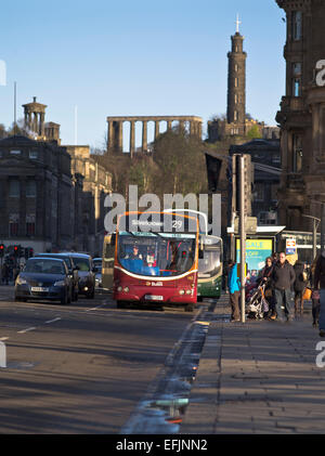 TRANSPORT bus Lothian dh Édimbourg arrêt de bus Lothian singledecker Princes street et Calton Hill seul decker Banque D'Images