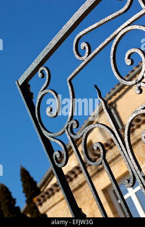 Porte en fer forgé d'une élégante chambre Française Banque D'Images