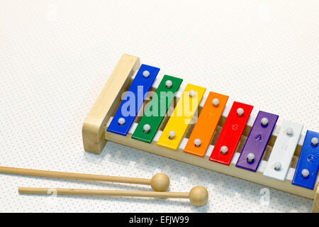 Xylophone jouet isolated on white Banque D'Images