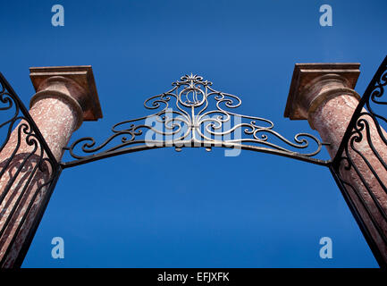 Porte en fer forgé d'un vignoble près de Bordeaux Banque D'Images