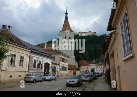 La Forteresse de Rasnov sur la colline au-dessus de Rasnov, Transylvanie, Roumanie Banque D'Images