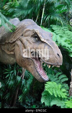 Modèle grandeur nature de Tyrannosaurus rex au Jurassic Park ride dans Universal Studios, Orlando, Floride, USA Banque D'Images
