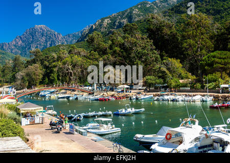 Marina du village de Porto calanche de piana corse du sud Deux Sevi France 2a Banque D'Images