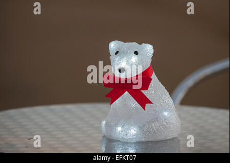 Queen Elizabeth Olympic Park, Londres, UK. 6 février 2015. Un ours blanc décoration de table lors du lancement au Royaume-Uni du Polar Plunge, où les participants d'amasser des fonds entre £1 000-£2 000 chacun à prendre part pour ensuite sauter dans l'eau glacée. L'événement vise à amasser des fonds pour le mouvement des Jeux Olympiques spéciaux qui propose toute l'année des sports de base l'entraînement et de la compétition pour les enfants et les adultes ayant une déficience intellectuelle (apprentissage). Crédit : Stephen Chung/Alamy Live News Banque D'Images