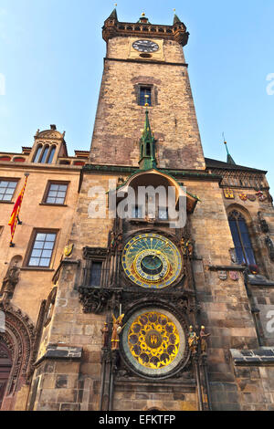 L'Orloj est monté sur le mur sud de la vieille ville de l'Hôtel de Ville sur la place de la vieille ville. Banque D'Images