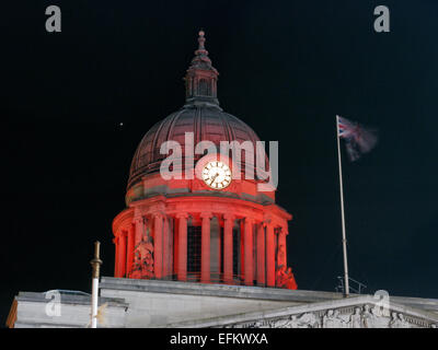 Nottingham, Royaume-Uni. 6 Février, 2015. La photo montre la Maison du Conseil de la ville illuminée spécialement Dome dans le cadre du festival lumière nuit Nottingham 2015. Un drapeau de l'Union européenne est d'un battement sur le mât et la planète Jupiter brille dans le ciel nocturne. La chambre du conseil est l'accueil de la Nottingham City Council qui organisent l'événement. Slater Tim/Alamy Live News Banque D'Images