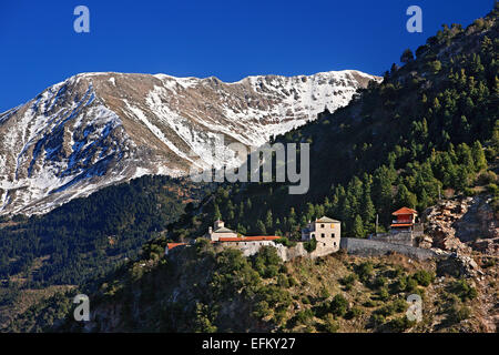 Le monastère de Spilia (probablement début du 17e siècle), à l'Est, les montagnes Agrafa Argithea, Karditsa, Thessalie, Grèce. Banque D'Images