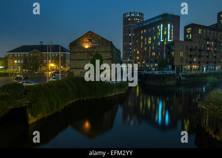 Vue nocturne de quai en grenier Leeds West Yorkshire Banque D'Images