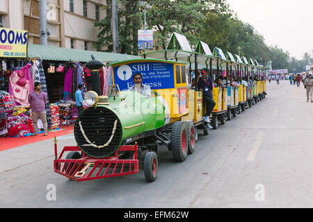 Toy train à Numaish, une exposition industrielle à Hyderabad, Inde Banque D'Images